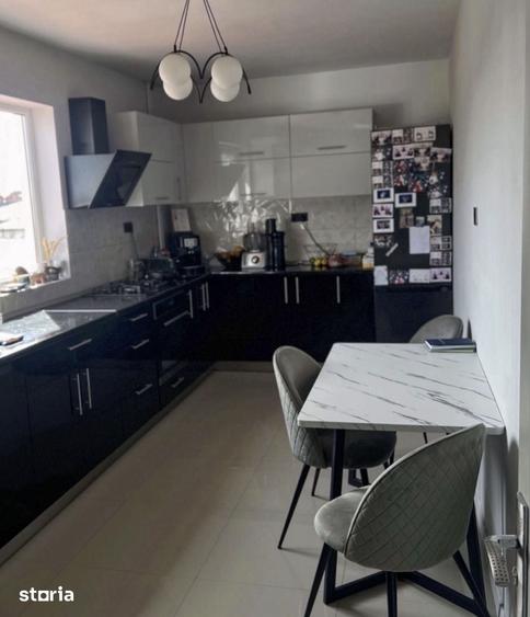Apartament cu 4 camere decomandat în Ion Creangă