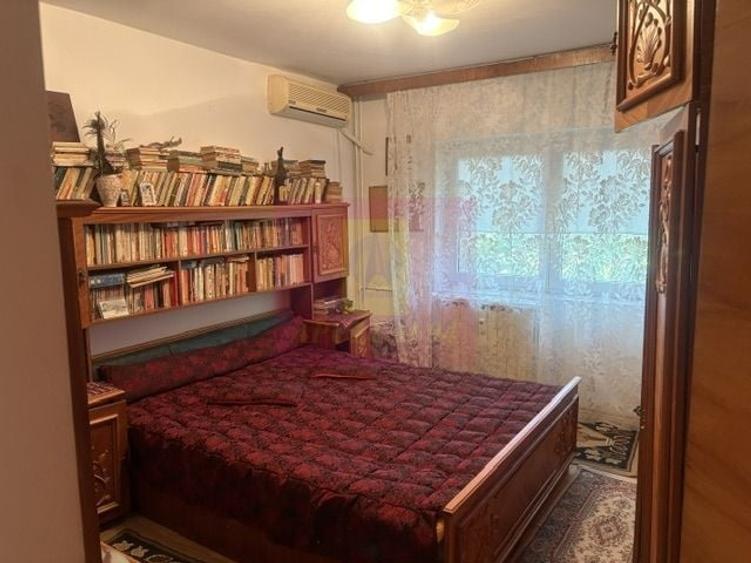 Apartament cu 3 camere decomandat în Drumul Sării