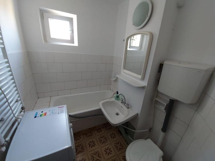 Garsonieră decomandată în Central