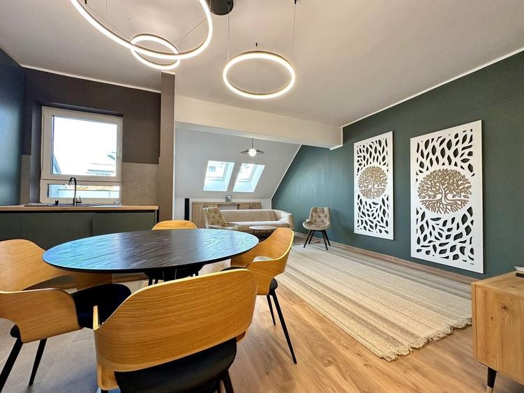 Apartament cu 4 camere decomandat în Tractorul