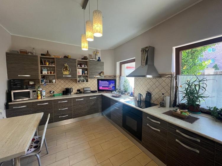 Casa 3 camere zona Ultracentrala - ID : RH-39978-property - 1