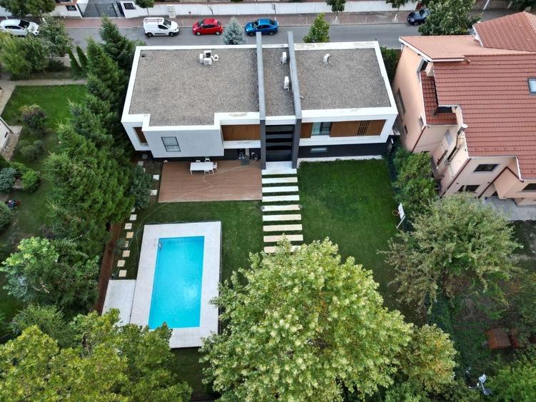 Casă individuală cu 6 camere cu Canalizare în Ultracentral