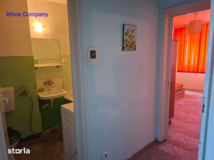 Apartament cu 3 camere semidecomandat în 1 Mai
