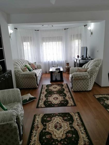 Casă cu 4 camere în Băleni
