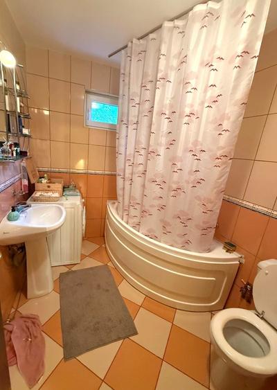 Casă cu 6 camere cu Teren 1600 Mp în Călugăreni