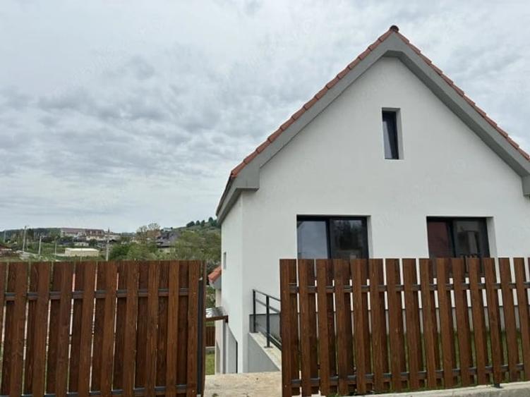 Casa limitrof Cluj-Napoca 285mp si 513mp curte, PF, CF. Pre? 295.000 euro - 2