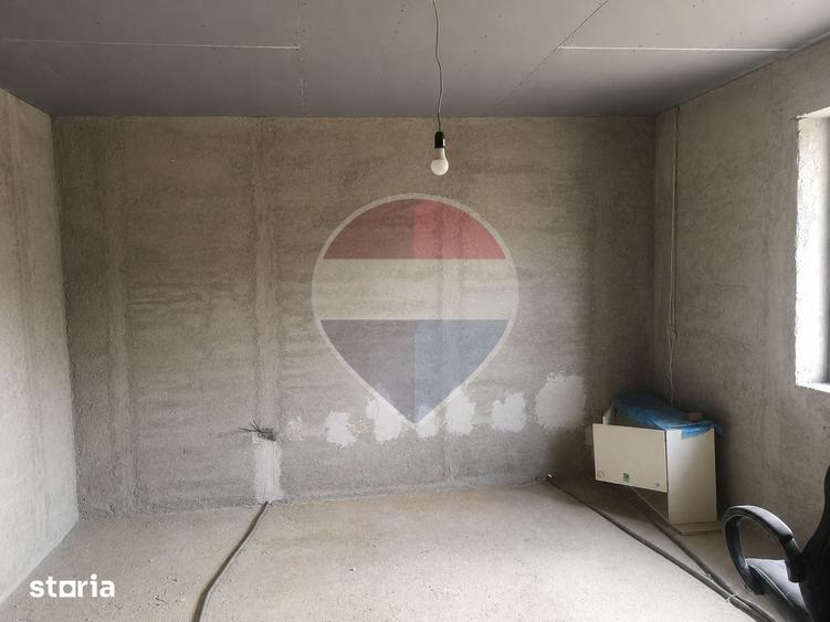 Casă cu 3 camere cu Teren 1200 Mp în Central