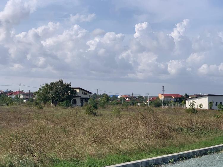 Teren Construcții intravilan de 1400 mp, în Vest