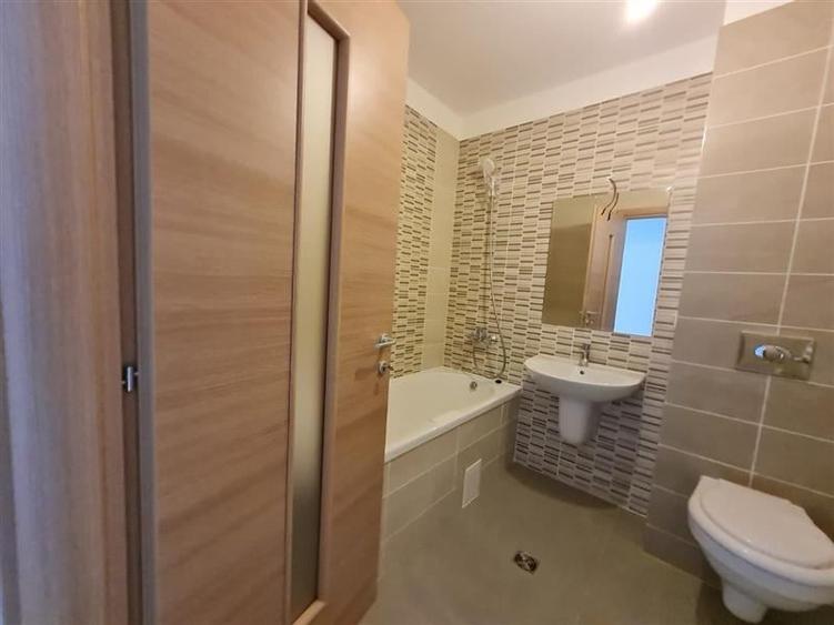Apartament cu 2 camere decomandat în Tractorul
