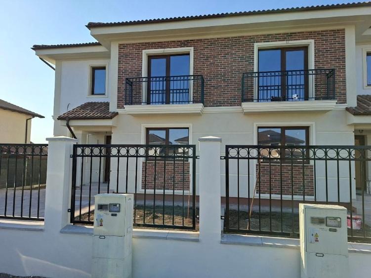 Duplex cu 5 camere cu Teren 300 Mp în Dumbrăvița
