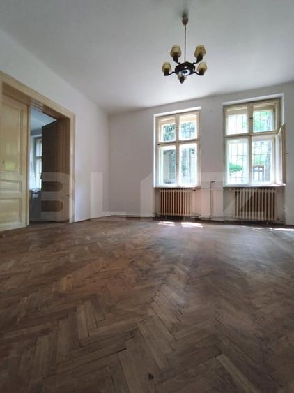 Casă individuală cu 6 camere cu Teren 365 Mp în Bălcescu