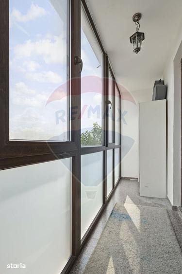 Apartament cu 2 camere decomandat în Roșu