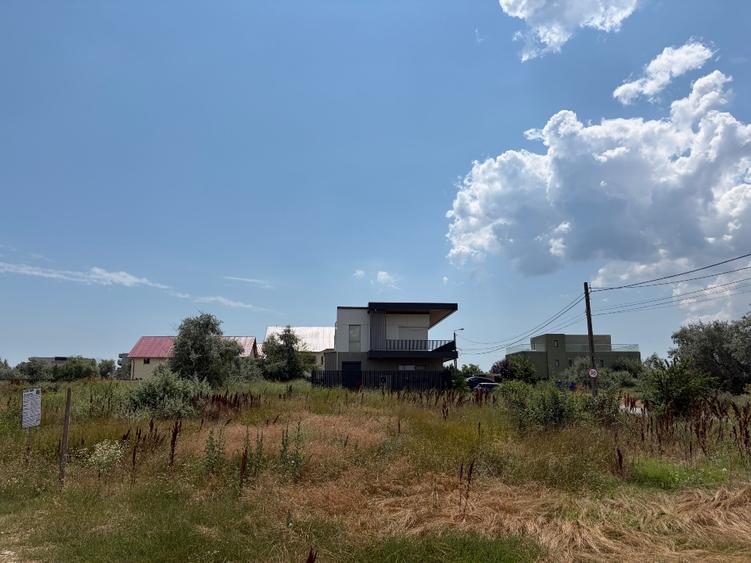Teren Construcții intravilan de 301 mp, în Nord