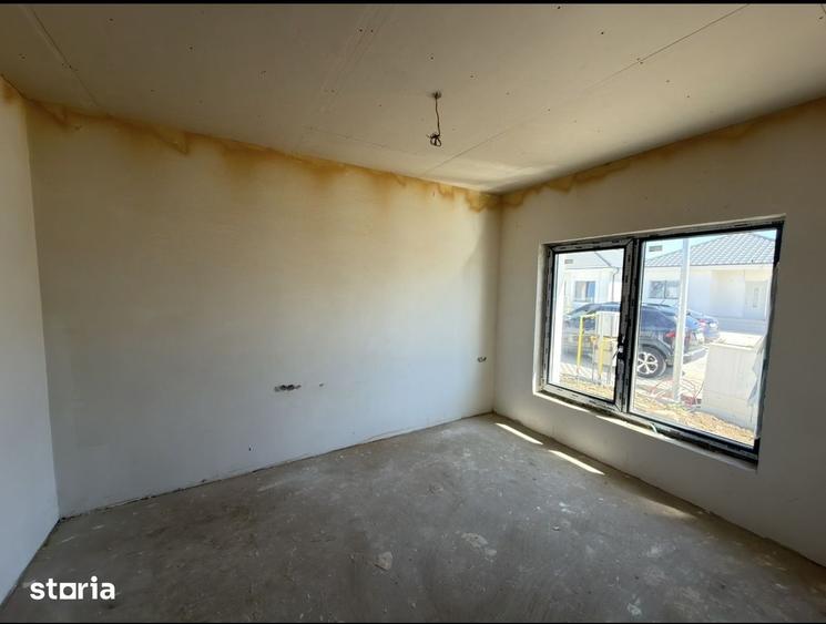 Casă cu 4 camere cu Teren 420 Mp în Bercu Roșu
