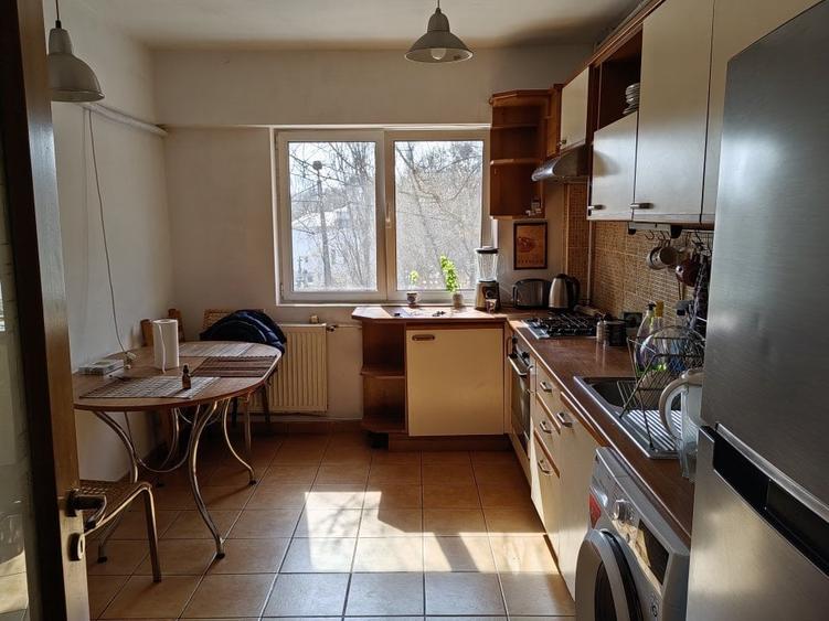 Apartament cu 4 camere circular, mobilat în Băneasa