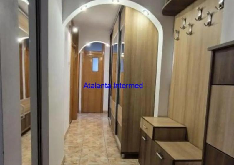 Apartament cu 3 camere decomandat, mobilat în Central
