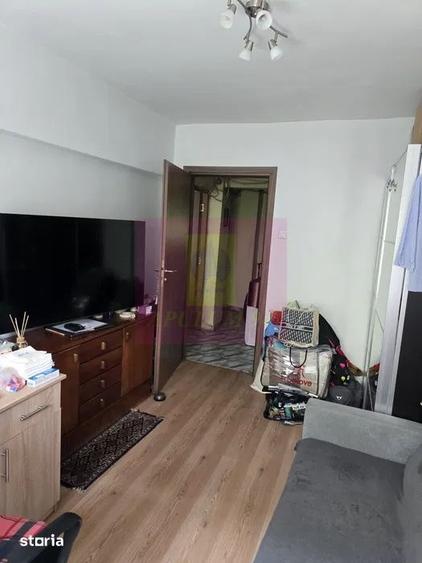 Apartament cu 3 camere în Tei