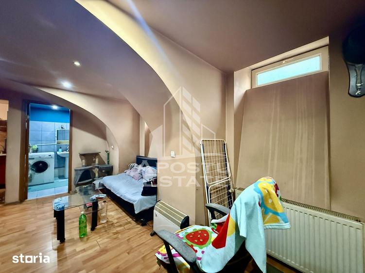 Casă cu 7 camere cu Teren 216 Mp în Fabric