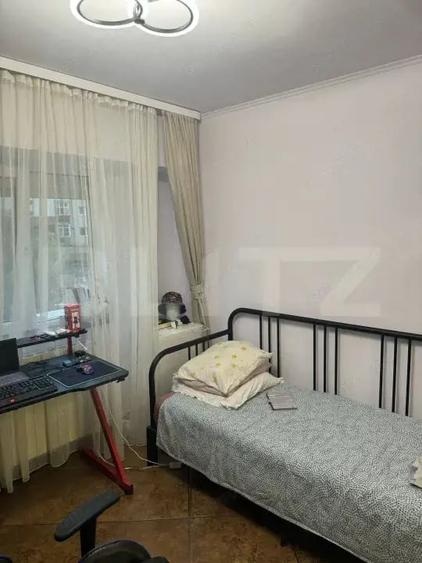 Apartament cu 4 camere decomandat, mobilat în Central