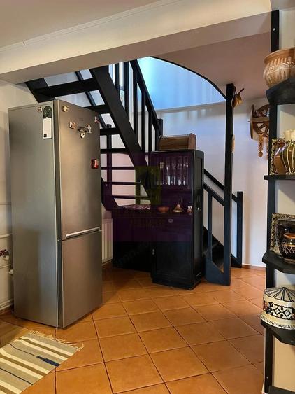 Casă cu 6 camere cu Teren 1593 Mp în Brebu