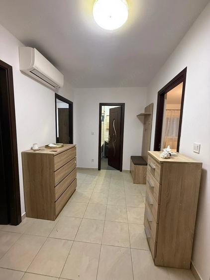 Apartament cu 3 camere decomandat în Girocului