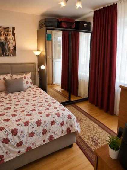 Apartament cu 3 camere decomandat în Cornișa