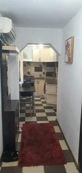 Apartament cu 3 camere decomandat în Cet