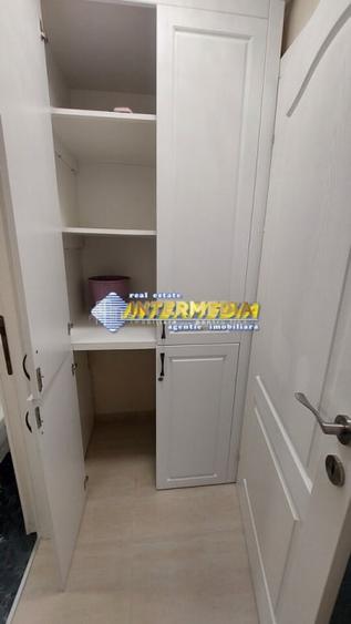 Apartament cu 3 camere semidecomandat, mobilat în Ampoi 1