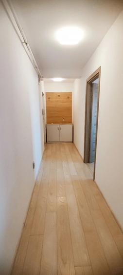 Apartament cu 3 camere semidecomandat în Lipovei