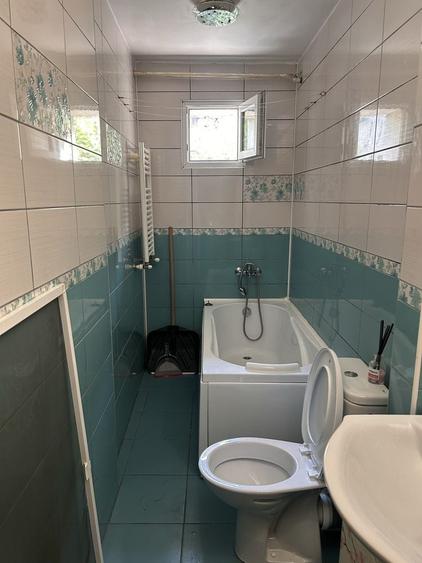 Apartament cu 3 camere decomandat în Exterior Vest