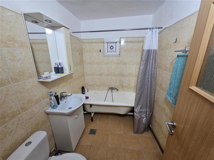 Apartament cu 2 camere decomandat, mobilat în Micro IV