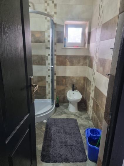 Apartament cu 3 camere decomandat, mobilat în Putna