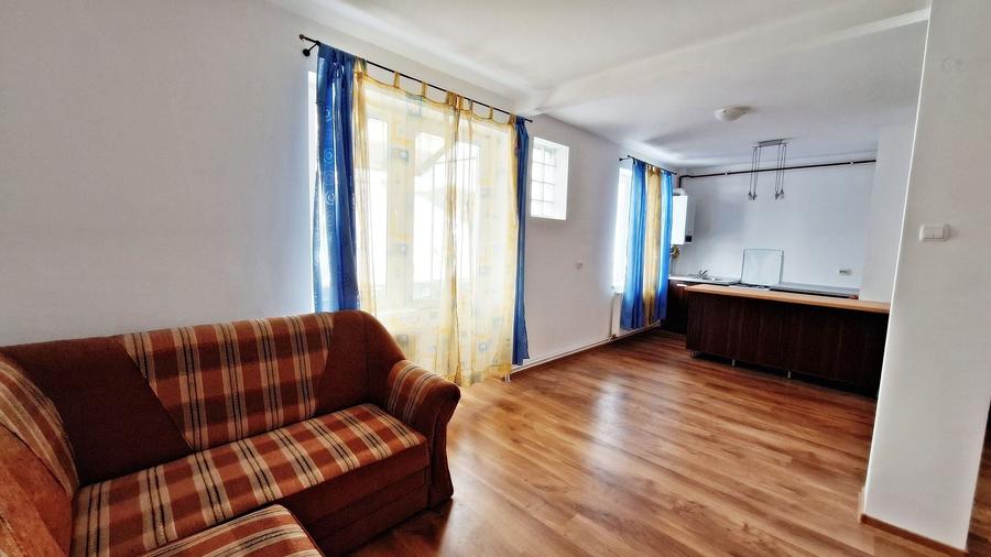 Apartament cu 2 camere semidecomandat în Dealul Cetății