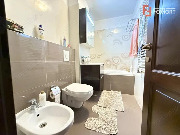 Apartament cu 4 camere semidecomandat, mobilat în Bucovina