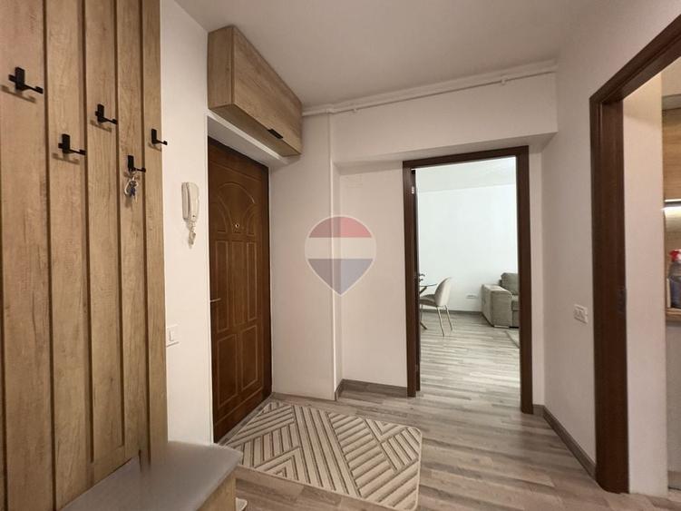 Apartament cu 2 camere decomandat, mobilat în Central
