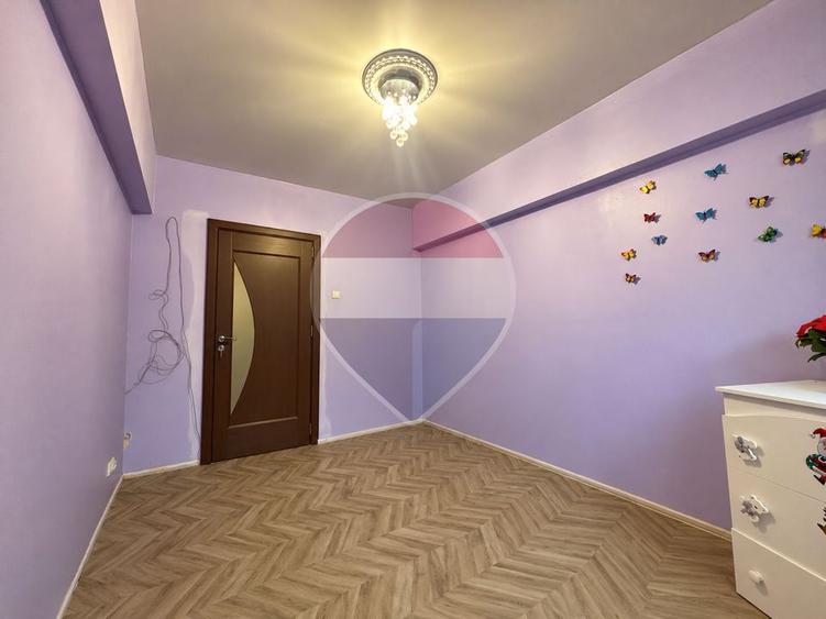 Apartament cu 3 camere decomandat, mobilat în Zețarilor