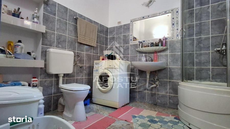 Casă cu 5 camere cu Teren 1439 Mp în Ineu