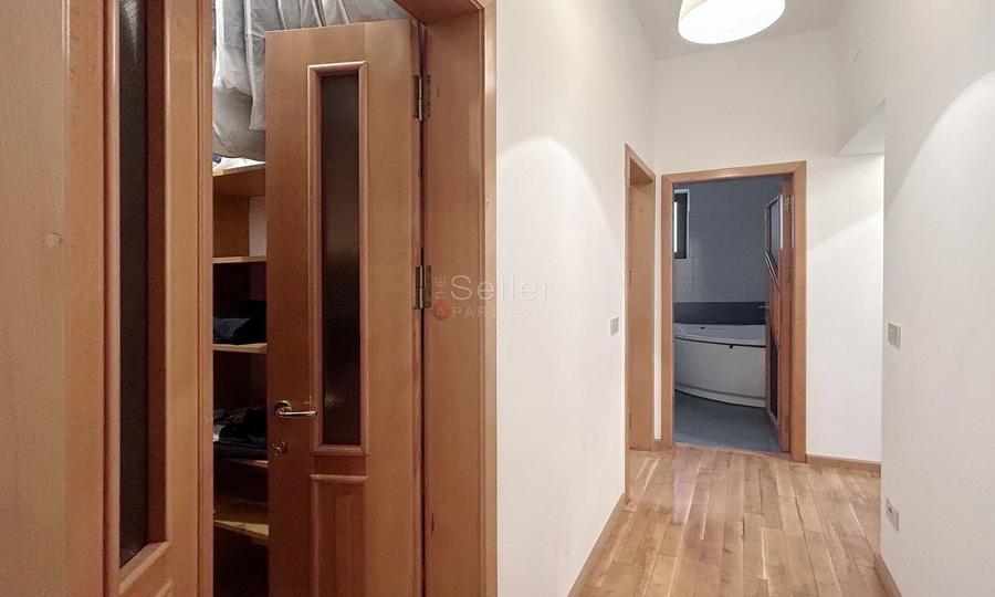 Casă individuală cu 7 camere cu Canalizare în Craiter