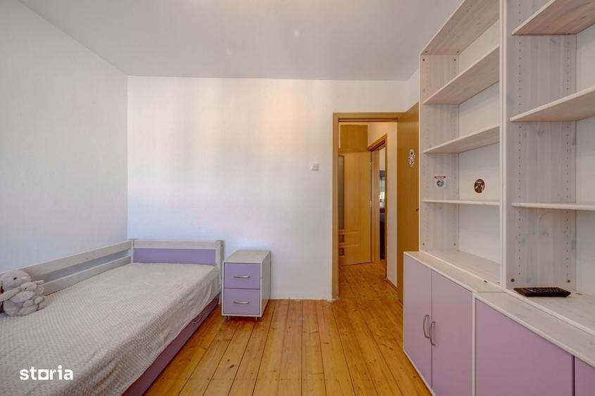Apartament cu 4 camere semidecomandat în Dristor