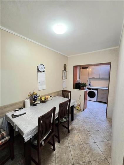 Apartament cu 4 camere decomandat, mobilat în Casa de Cultură