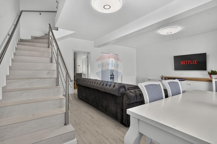 Duplex cu 8 camere cu Teren 491 Mp în Vladimirescu