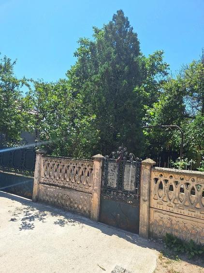 Casă cu 6 camere cu Teren 914 Mp în Poiana Mare