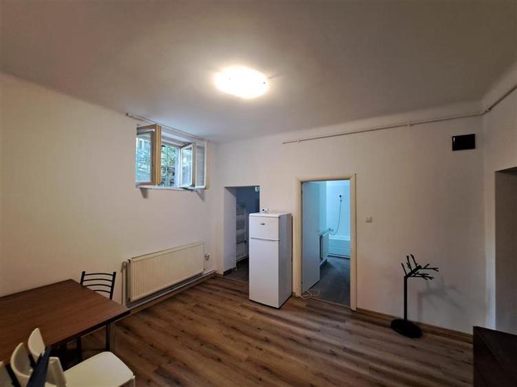 Apartament cu 2 camere semidecomandat, mobilat în Central