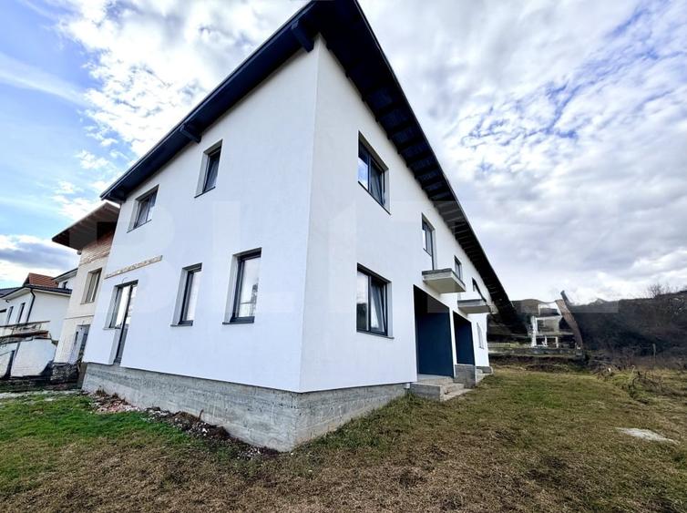 Duplex cu 4 camere cu Teren 250 Mp în Cetate