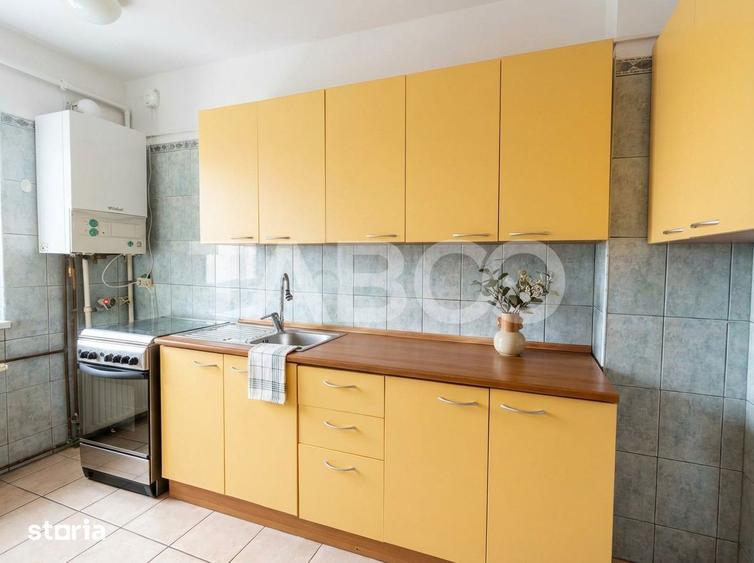 Apartament cu 3 camere decomandat, mobilat în Valea Aurie