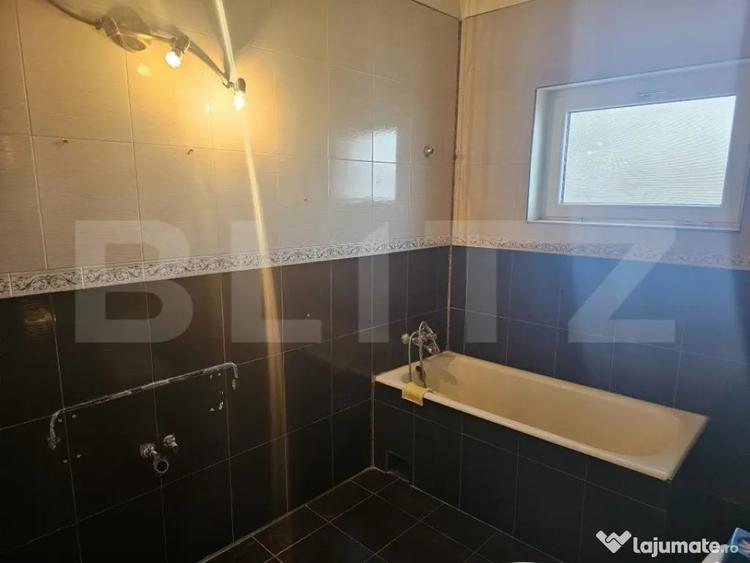 Casă cu 5 camere cu Teren 350 Mp în Ghercești