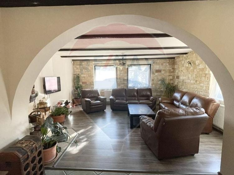 Casă individuală cu 7 camere cu Teren 167 Mp în Sibiel