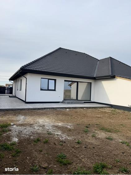 Casă cu 4 camere cu Teren 380 Mp în Sânandrei