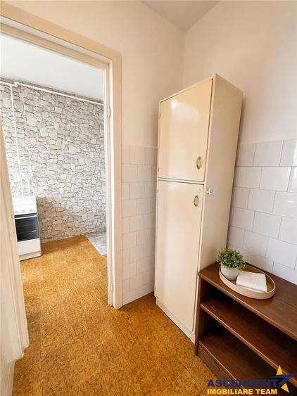 Apartament cu 3 camere decomandat în Cornișa