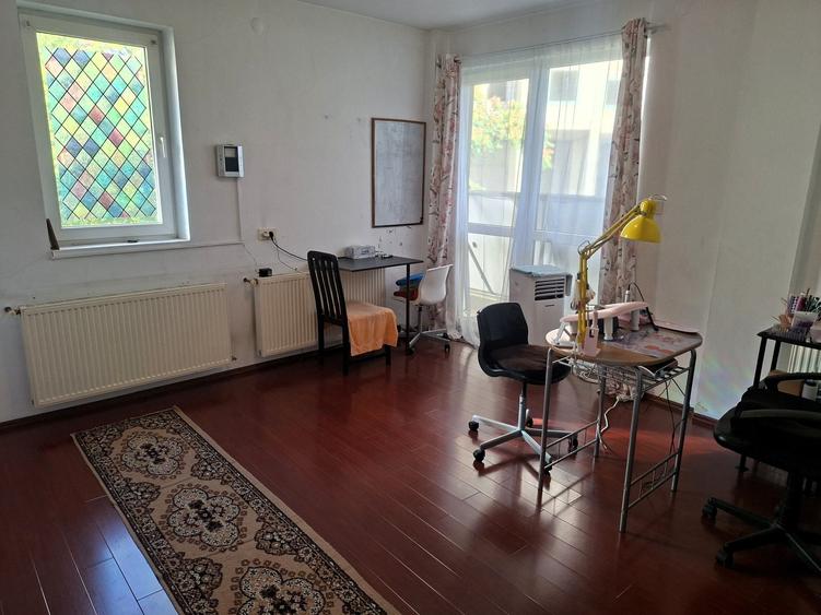 Casă individuală cu 10 camere cu Garaj în Doamna Ghica